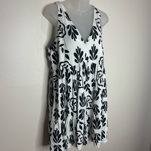 Sincerely Jules White Black V neck paisley tiered mini dress sleeveless large - Picture 6 of 6